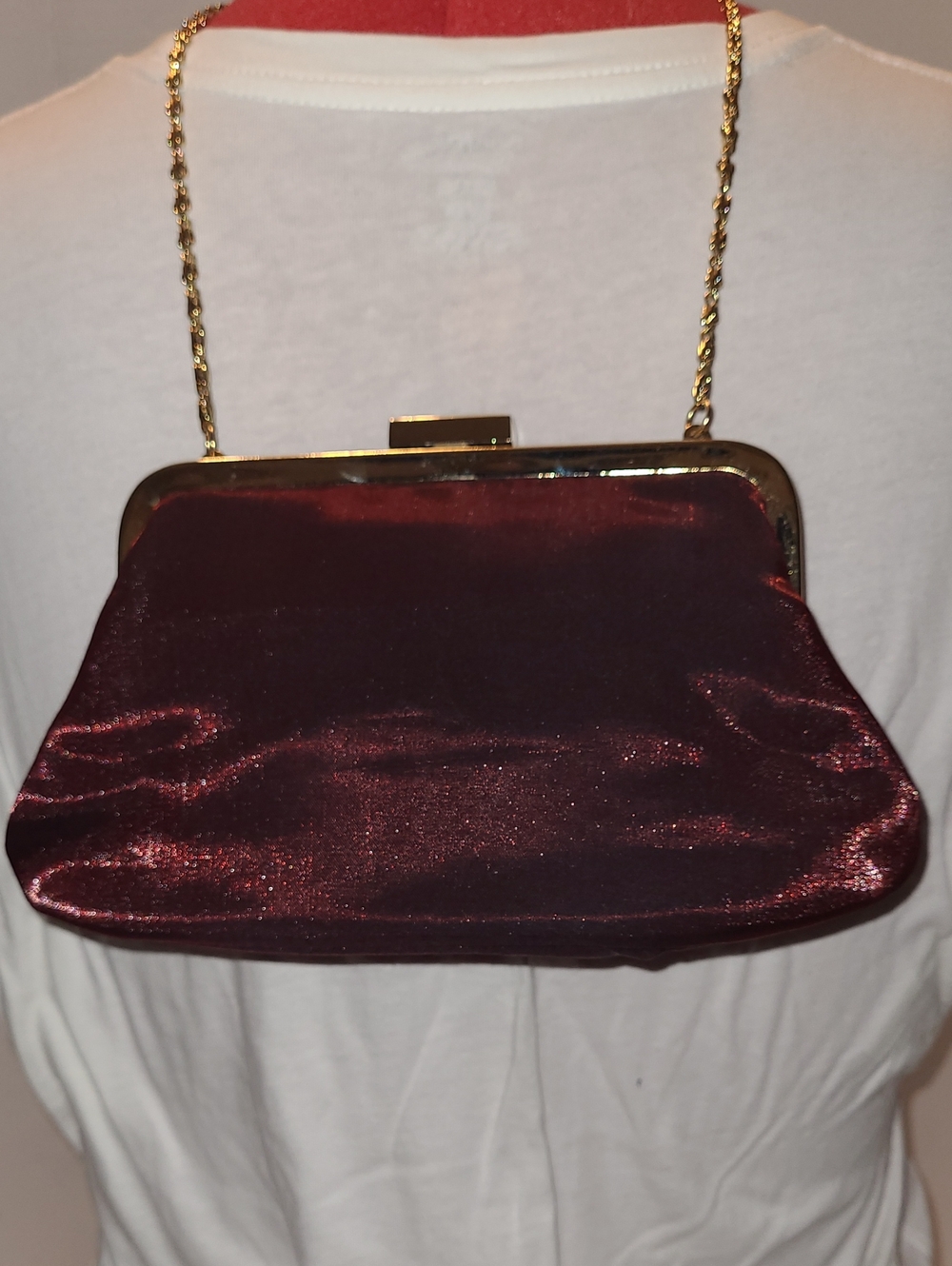 Elegant Burgundy Evening Clutch with Gold Chain - Picture 4 of 13